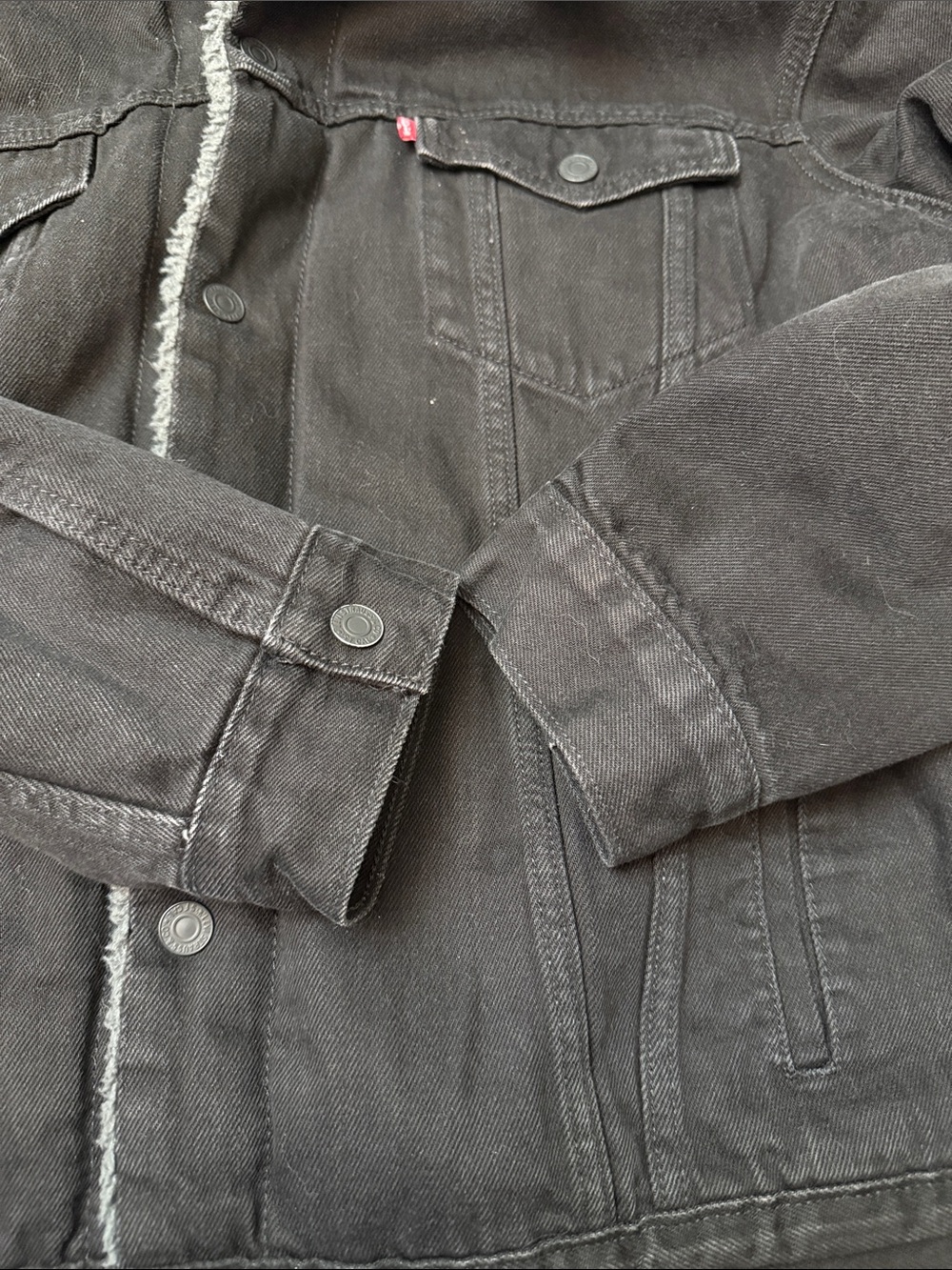 Levi's Black Denim Sherpa Jacket with Gray Lining - Picture 10 of 10